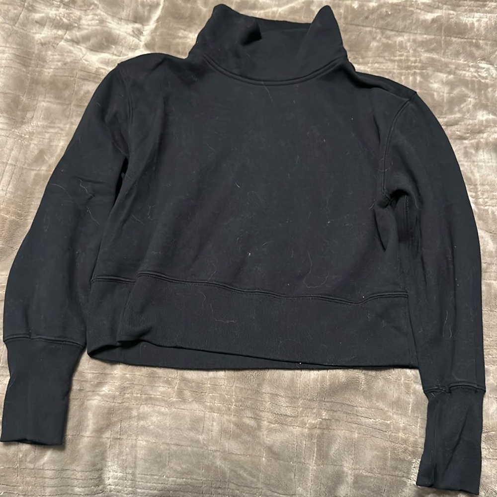 Abercrombie Black cropped sweatshirt